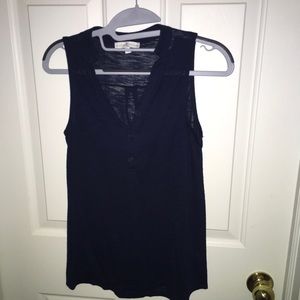 Casual navy tank